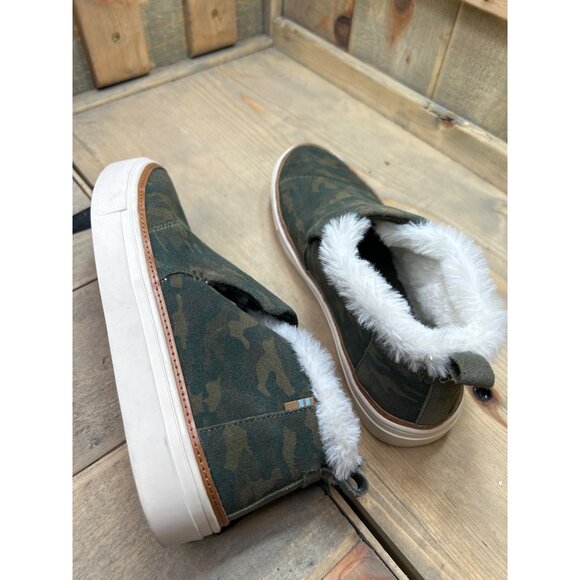 Toms Green Camo Slip-Ons with White Fur - Picture 6 of 12